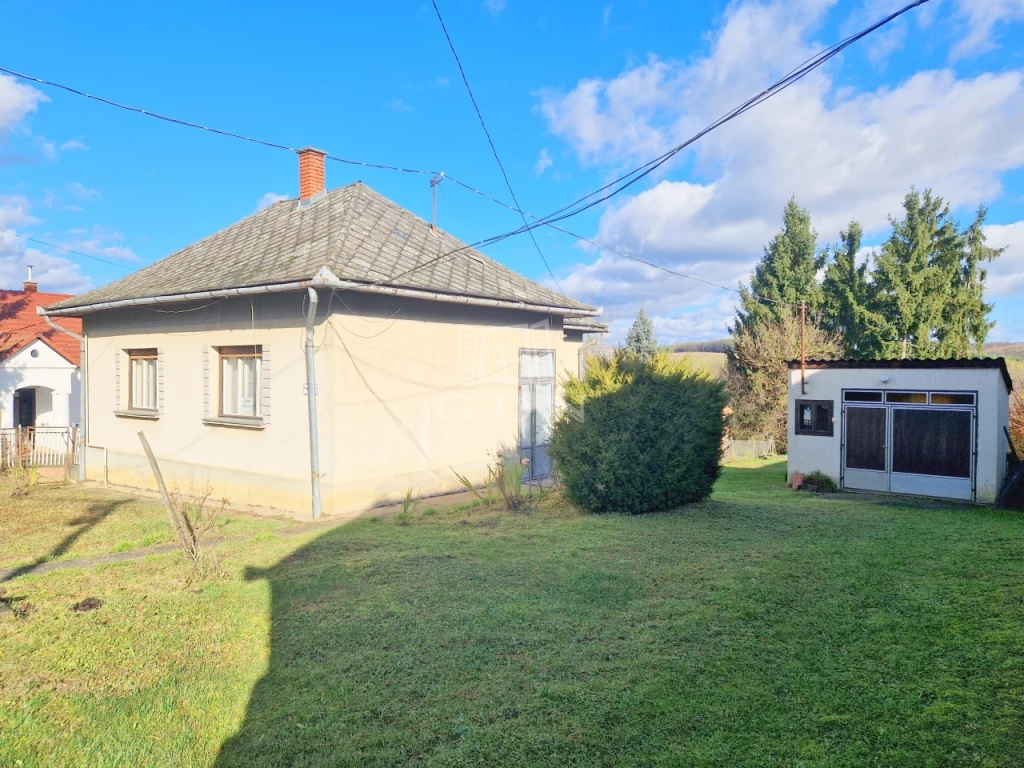 Eladó családi ház, Kustánszeg, Megóvott állapotú tégla családi ház