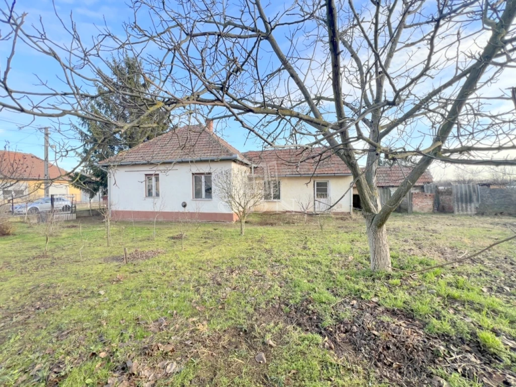 Eladó családi ház, Kál, Csendes, nyugodt része