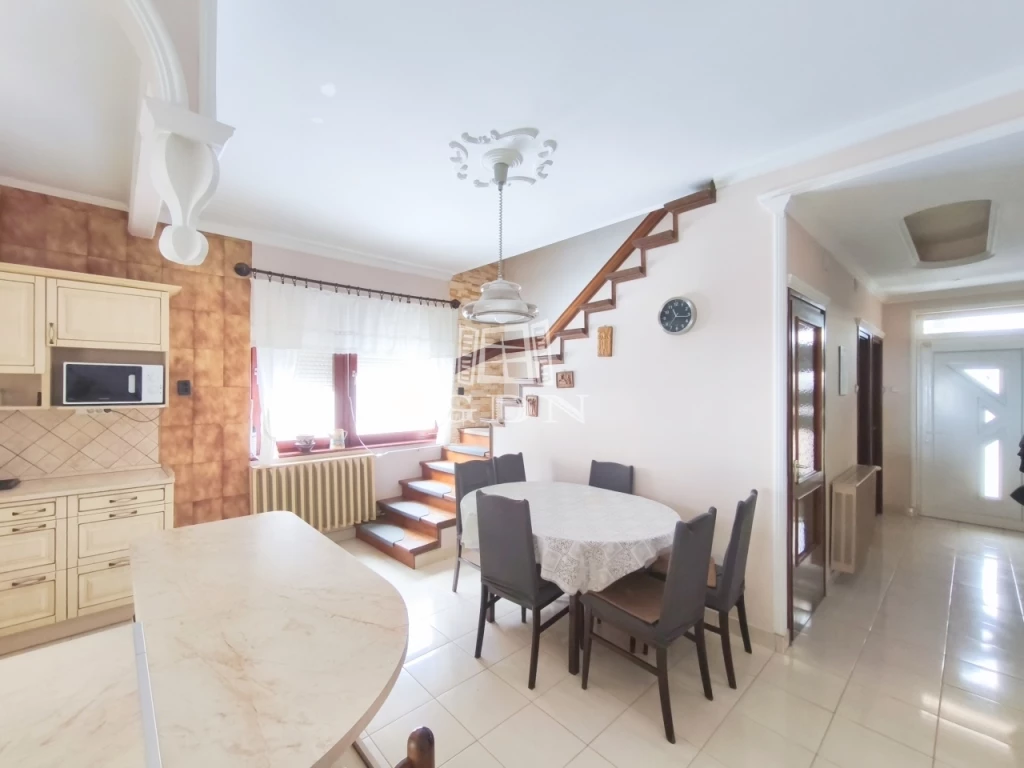 Eladó családi ház, Zalaegerszeg, Csácsbozsok, Nyugodt, kedvelt utcája