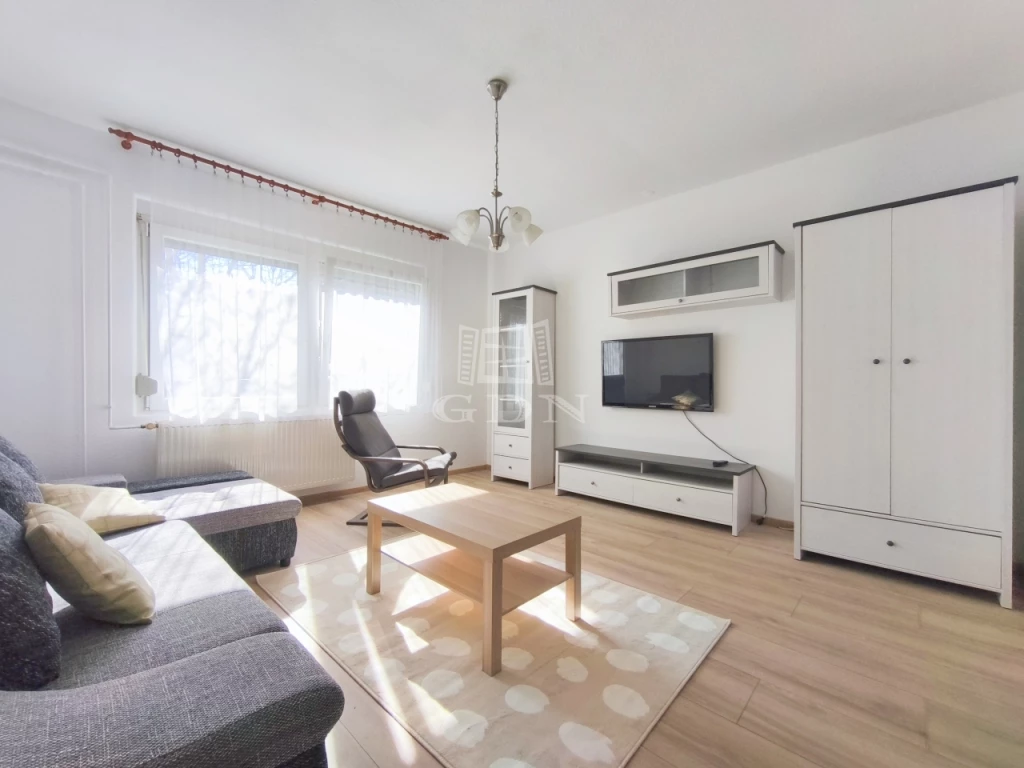 Kiadó téglalakás, Zalaegerszeg, Belváros, Központi utcája