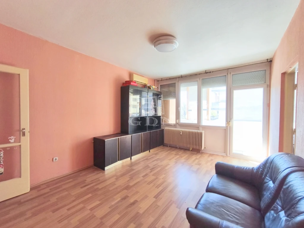 c3-1-name c2-19-name, Zalaegerszeg, Belváros, Belváros frekventált, kedvelt utcájában