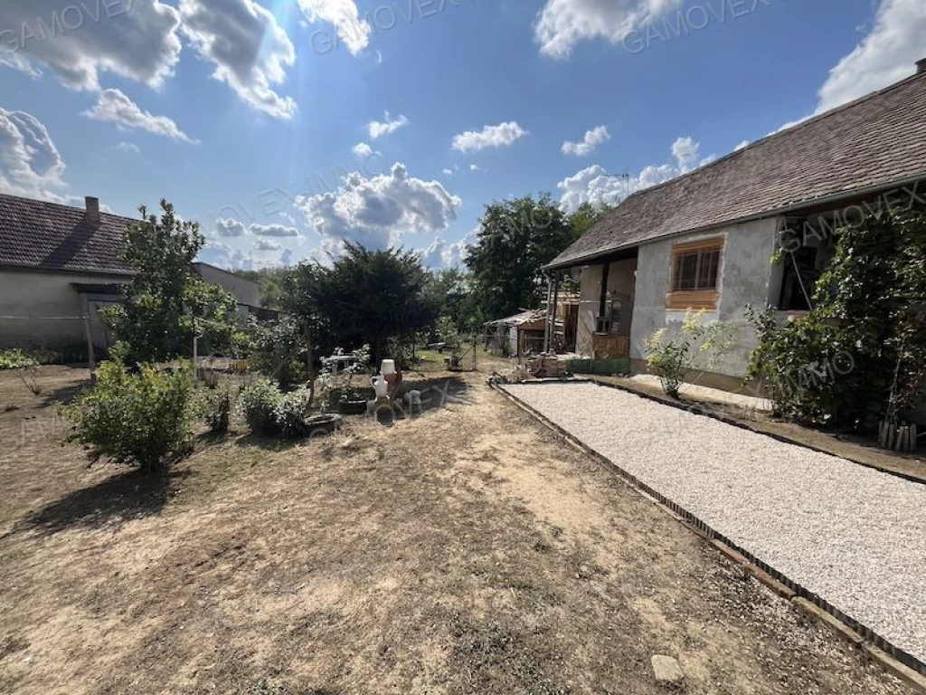 Eladó ház Csikóstöttösön