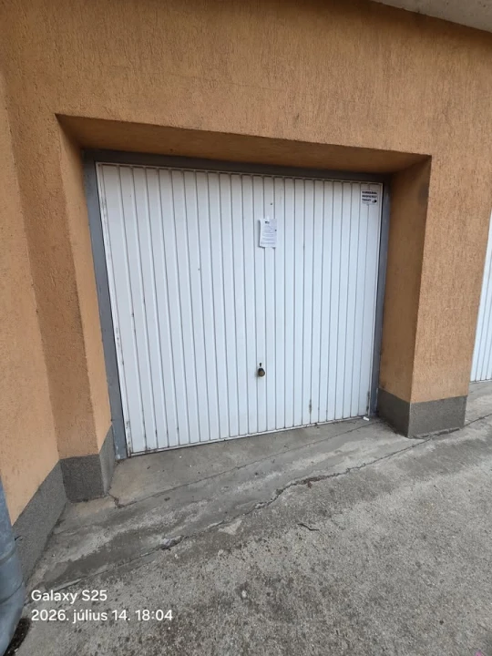 Kiadó egyedi garázs, Szeged