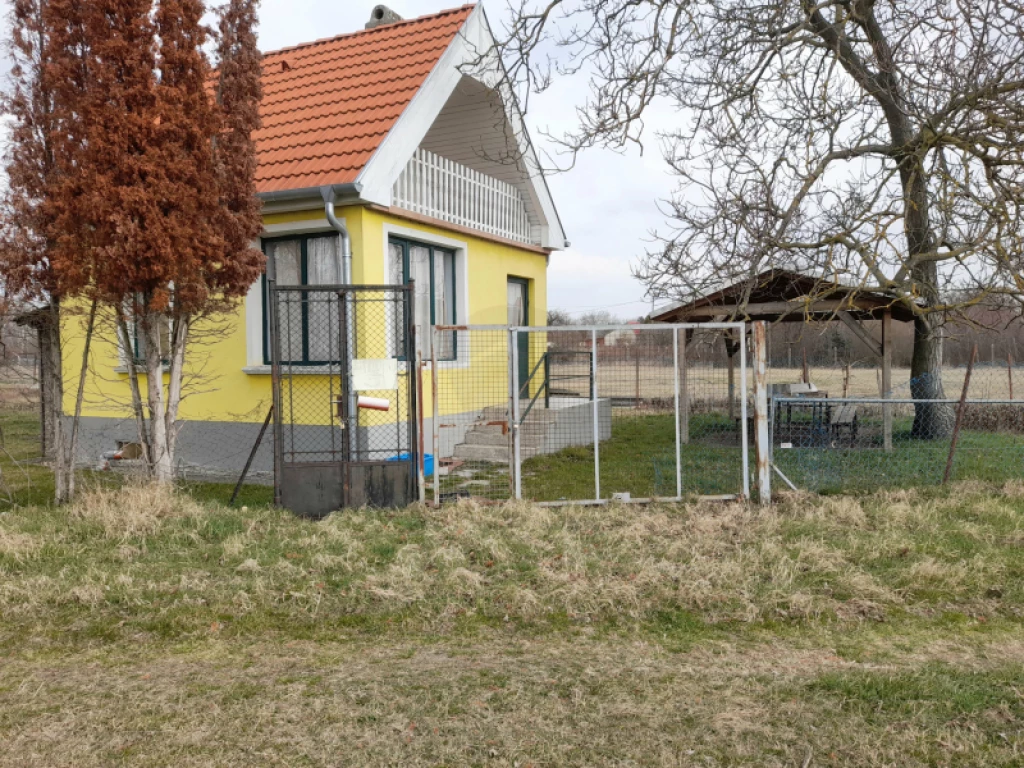 Eladó egyéb lakás, Győr