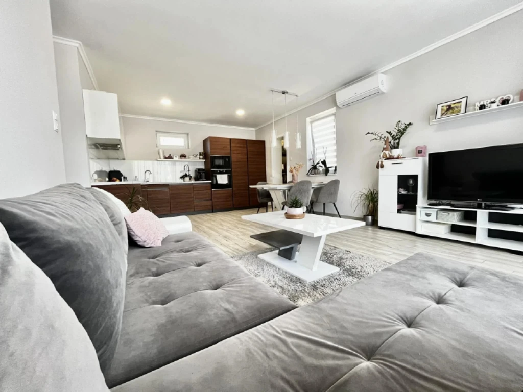 Eladó családi ház, Écs