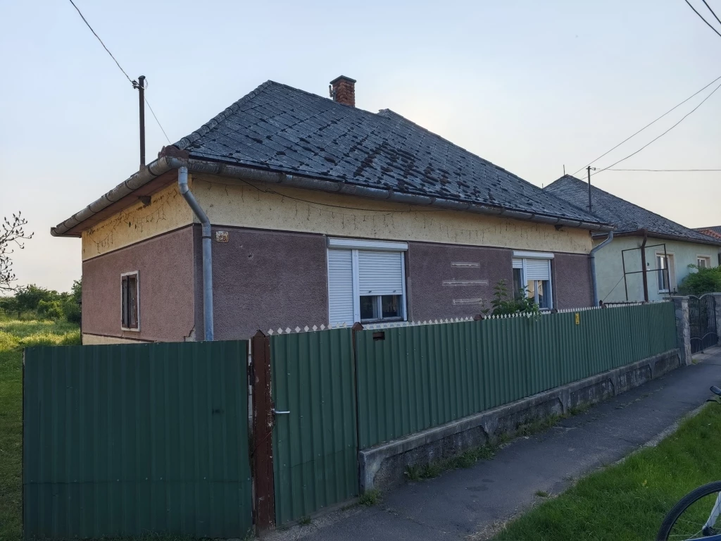 Eladó családi ház Olcsván, a Fő utcán – Falusi CSOK-ra alkalmas!