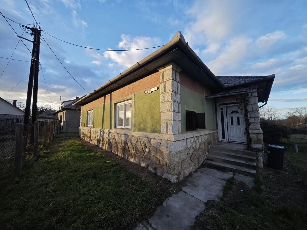 CSALÁDI HÁZ ELADÓ TISZALÖK BELVÁROSÁBAN