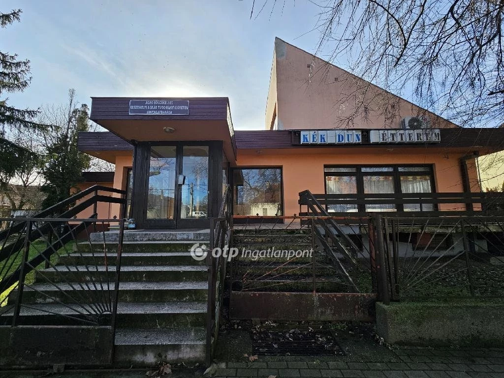 Eladó Étterem, Bölcske