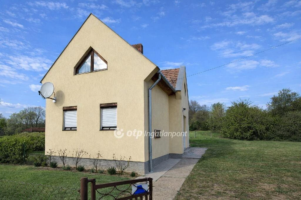 Eladó Ház, Csörnyeföld