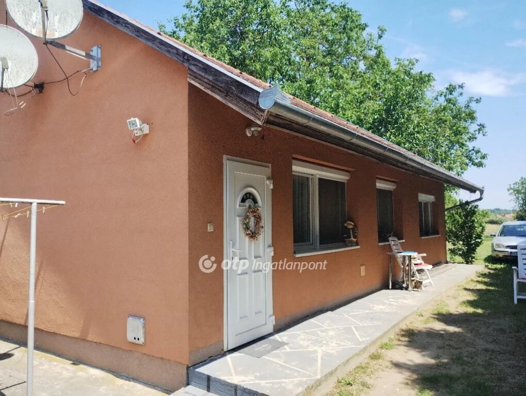 Eladó Ház, Szentliszló