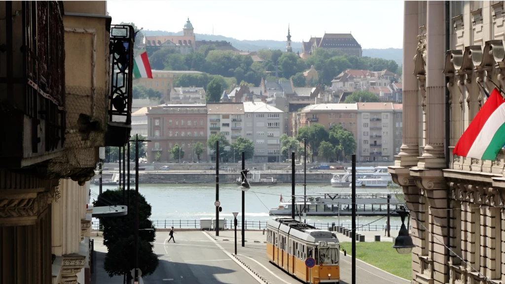 Exkluzív nagypolgári lakás eladó Budapest szívében, pár lépésre a Parlamenttől