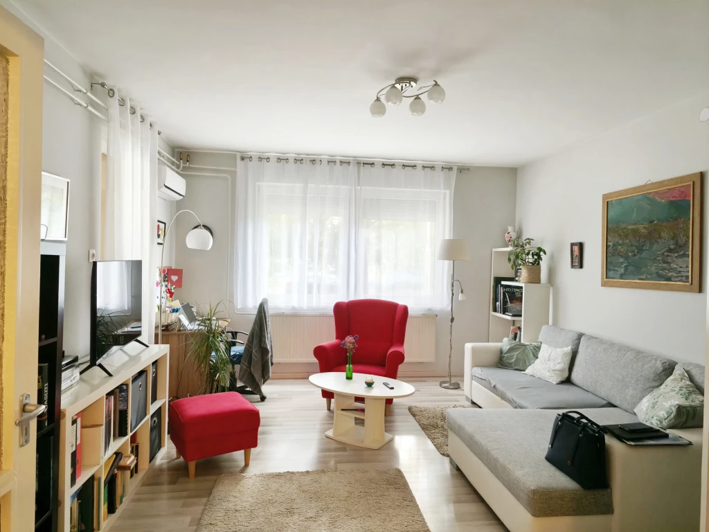 Földszinti, erkélyes lakás Keszthely szívében