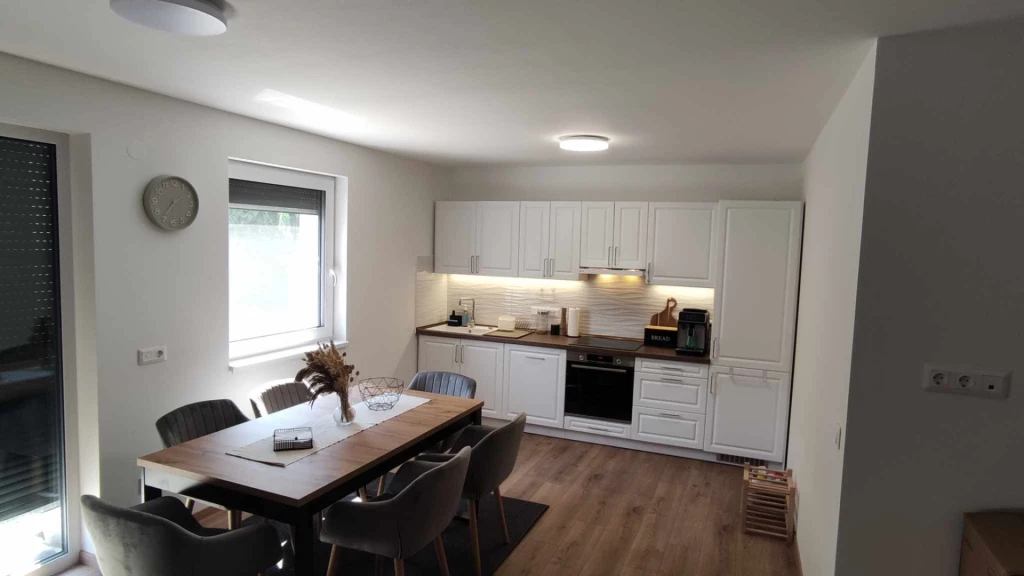 ÚJ ÉPÍTÉSŰ lakás eladó Fonyódon – hatalmas terasszal, kertkapcsolattal