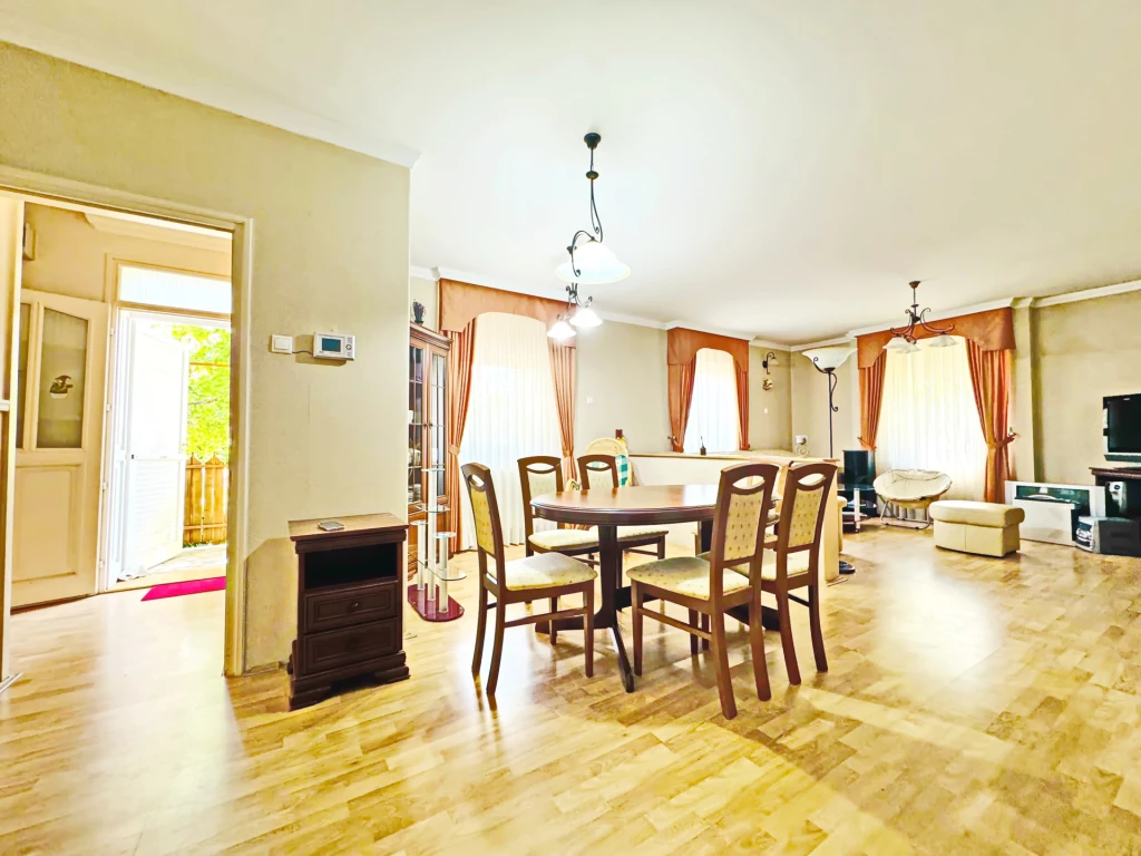 Veres Péter kerti ikerház eladó!