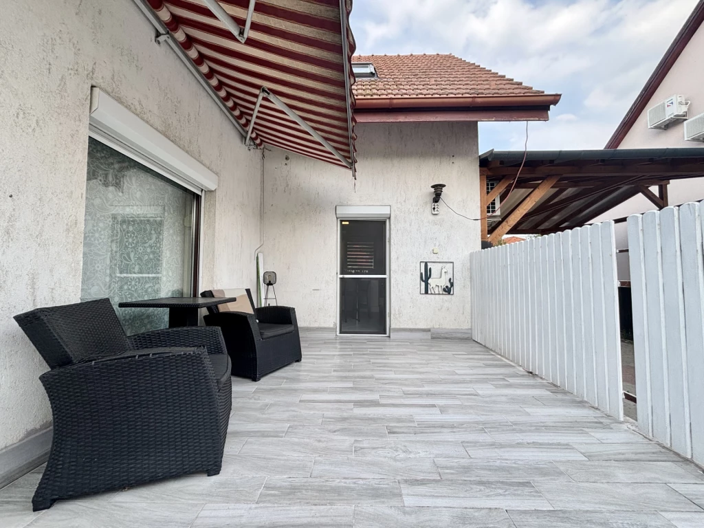 Eladó családi ház nagy telekkel Dunaharasztin