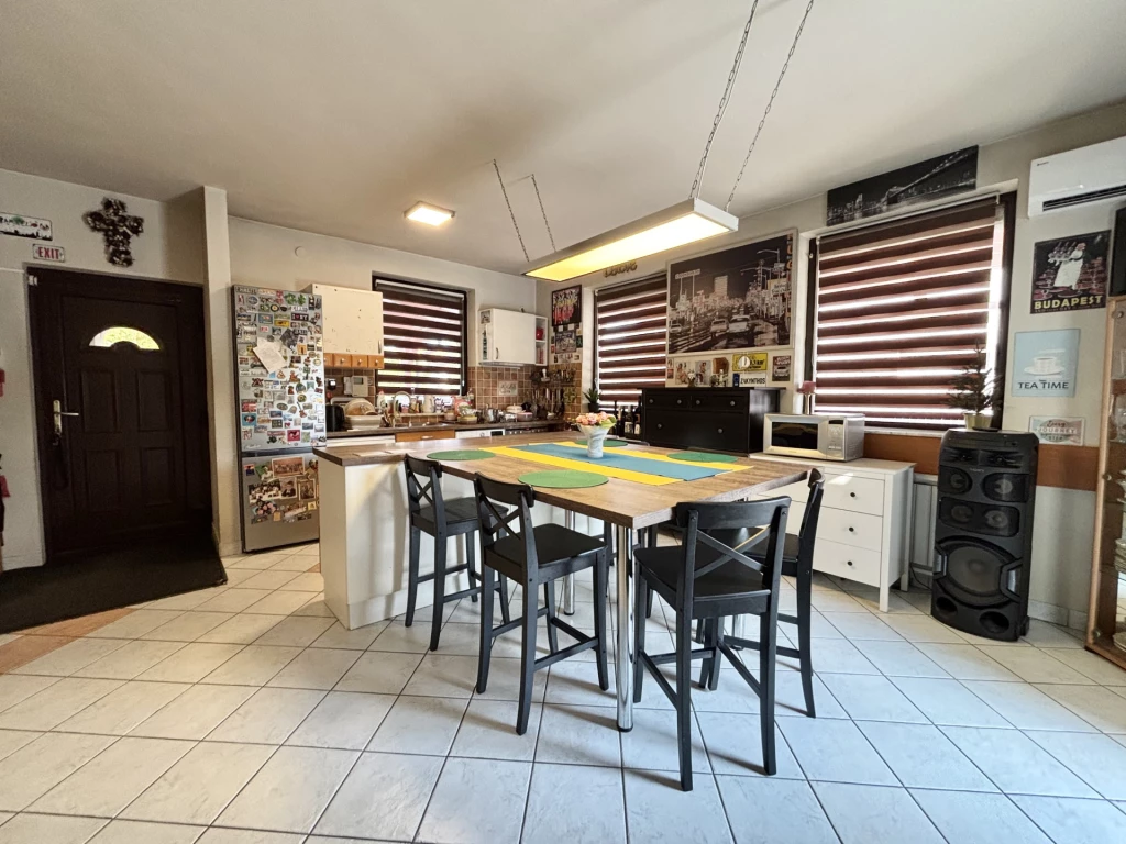 Eladó családi ház nagy telekkel Dunaharasztin