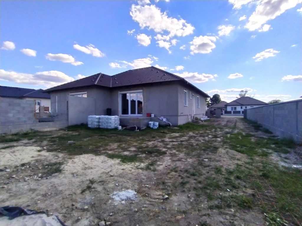 Prémium ikerházfél Vácrátóton 2025-ös átadással