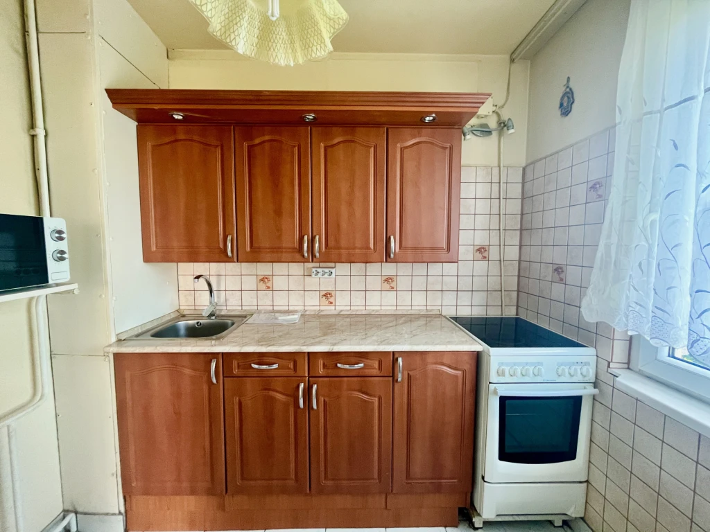 Tágas, erkélyes 3 szobás lakás eladó Debrecen-Újkertben – kiváló befektetés!