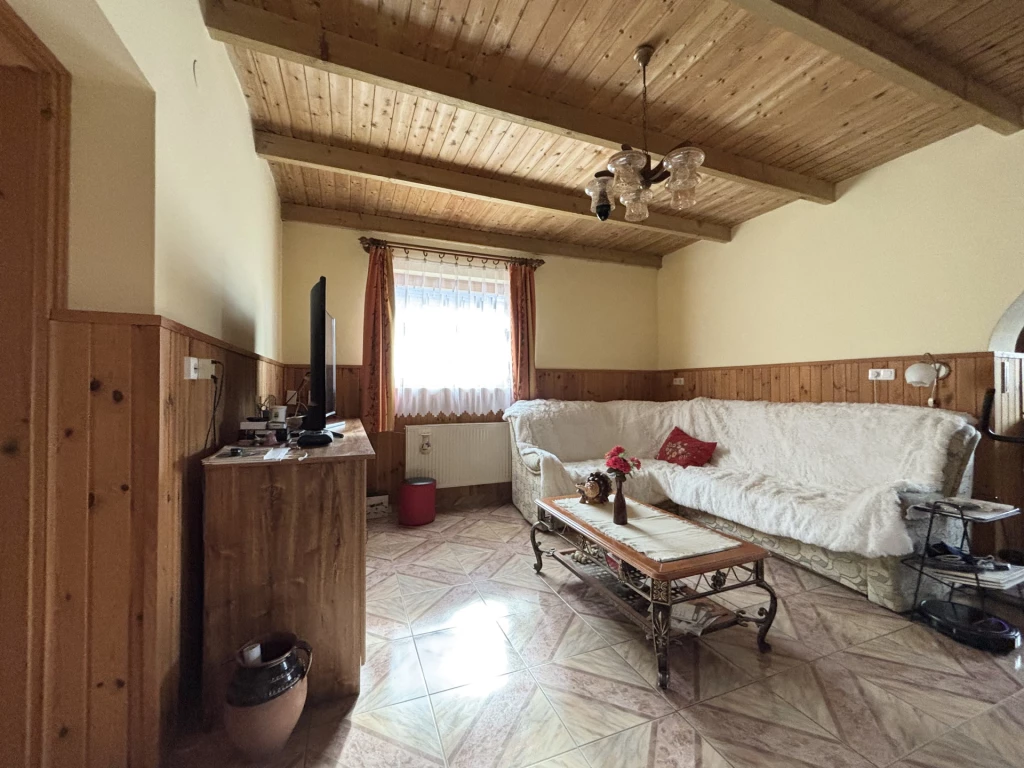 Ideális családoknak és befektetőknek – külön lakrész + albérleti lehetőség!