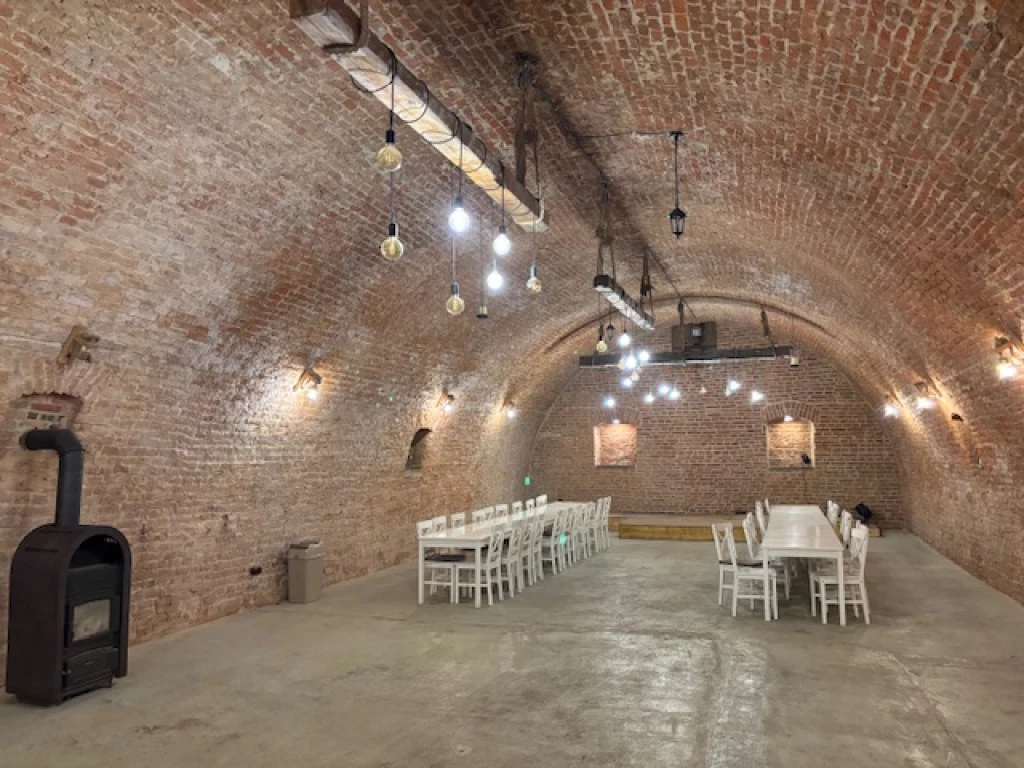 ELADÓ sokoldalúan hasznosítható ingatlan – azonnal költözhető, frissen felújított tetővel!