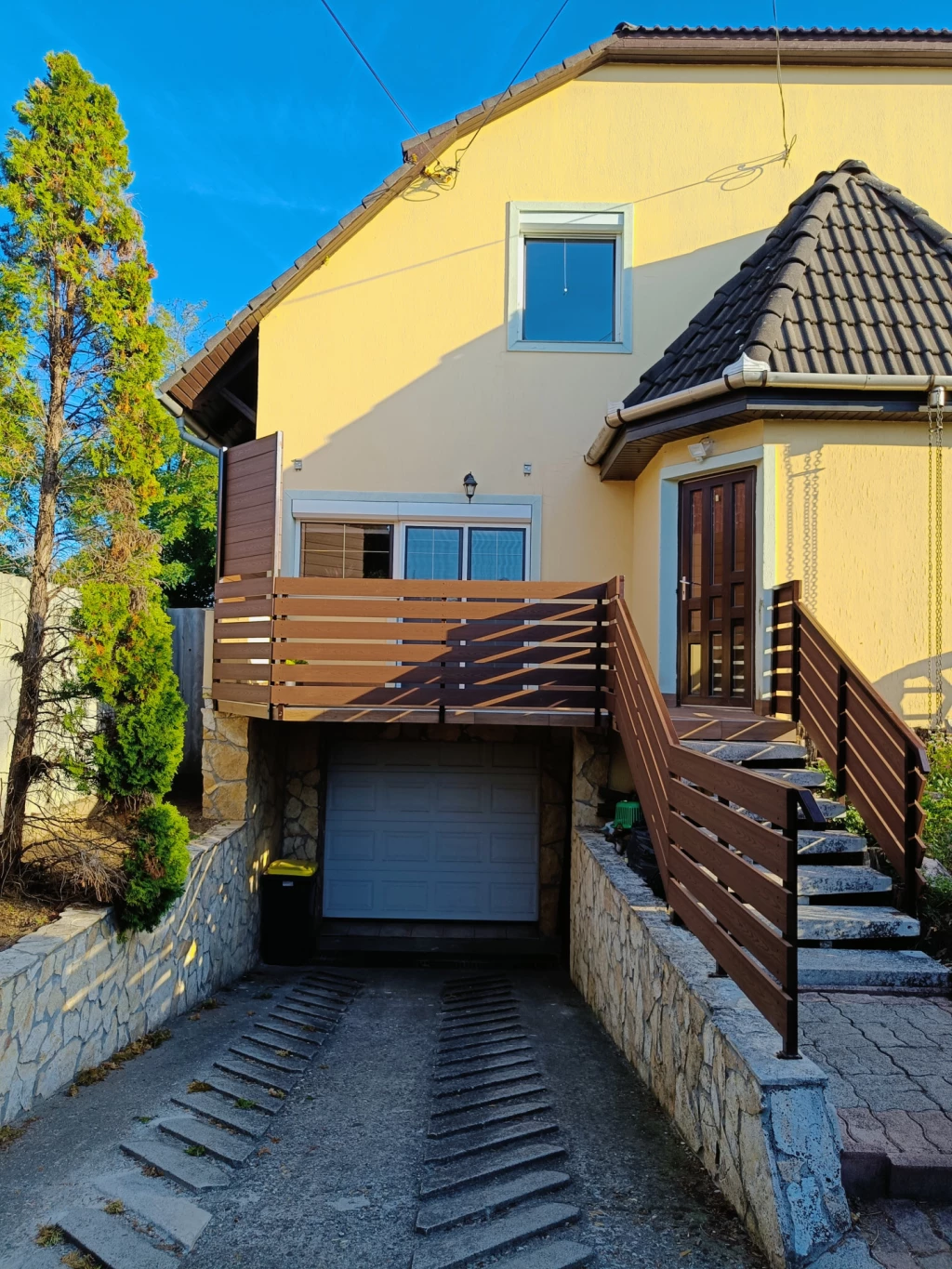 Tökéletes családi otthon Gyömrőn – kert, garázs, nyugalom