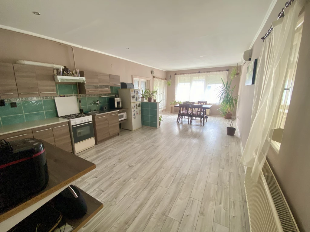 Tágas 100 nm-es családi ház eladó