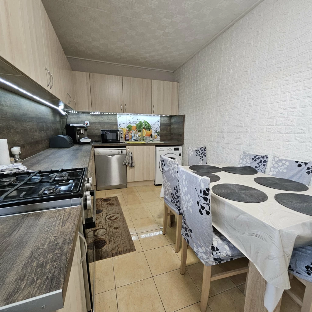 VIDÉKI NYUGALOM, NAGY TELEK, FELÚJÍTOTT OTTHON – KUNPESZÉREN!