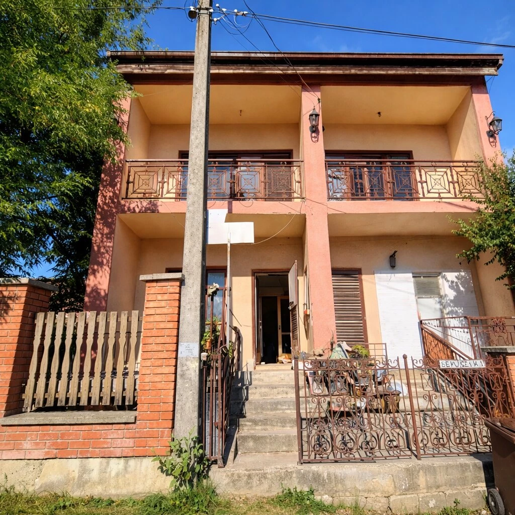 Nagy méretű, felújítandó ház 1097 m² telken Valkón – rengeteg lehetőséggel