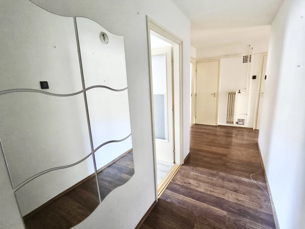 Napfényes lakás Siófok belvárosában csendes, zöld környezetben, zárt parkolóval