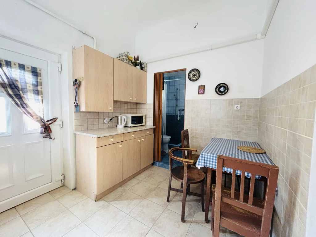 Bájos, felújított lakás Vác belvárosában – ideális befektetés, pár percre a Dunától!