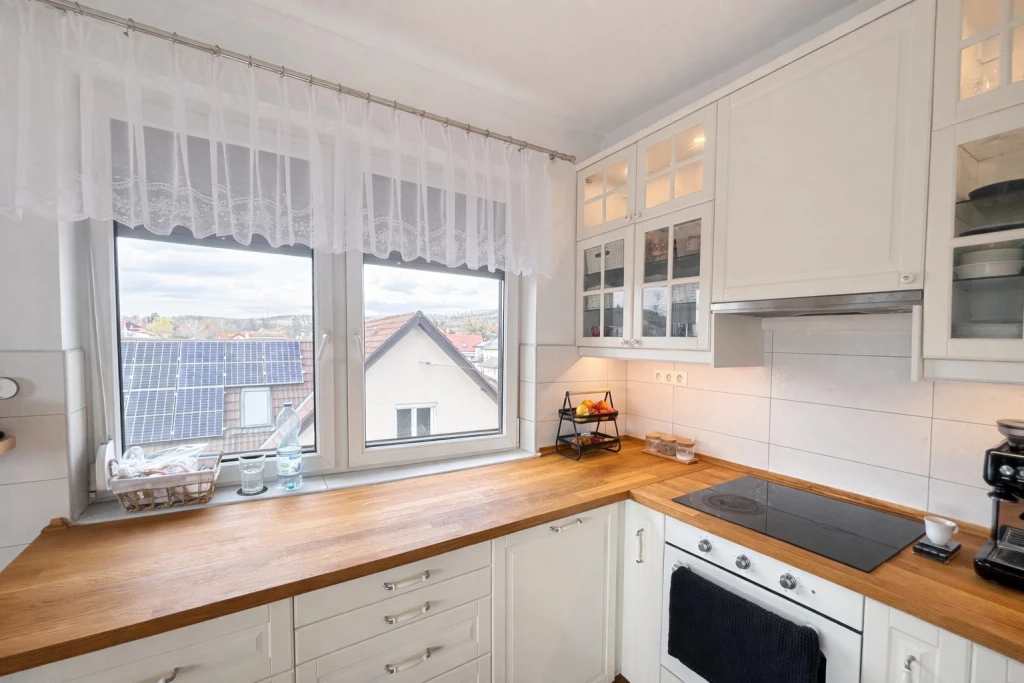 Napos, déli fekvésű, FELÚJÍTOTT lakás GARÁZZSAL – családias környezetben!