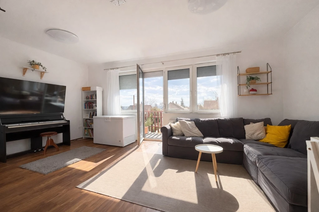 Napos, déli fekvésű, FELÚJÍTOTT lakás GARÁZZSAL – családias környezetben!