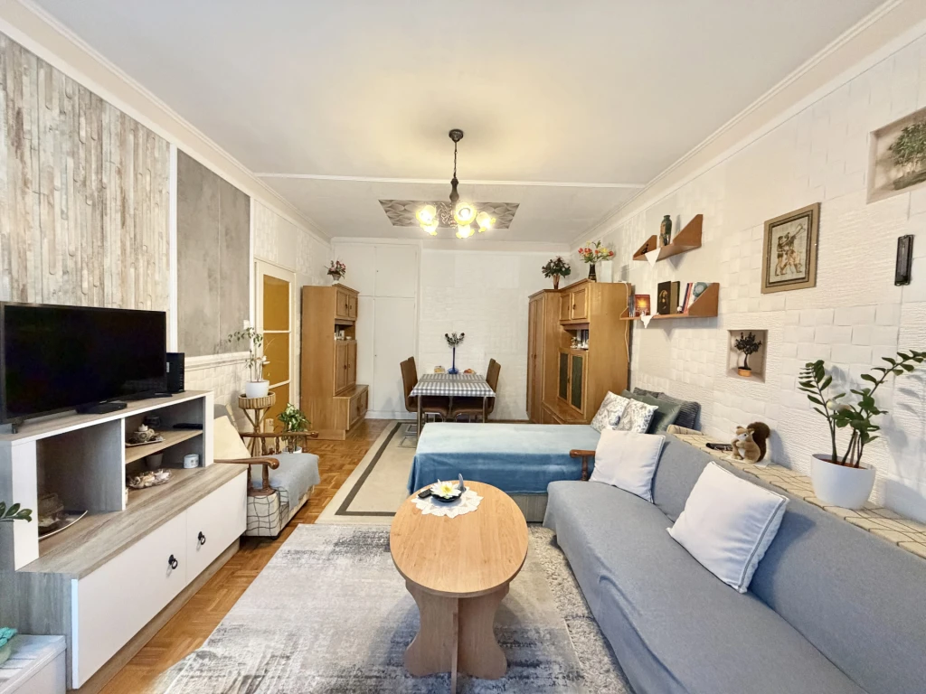 Parkra néző, 1,5 szobás lakás a XVIII. kerületben!