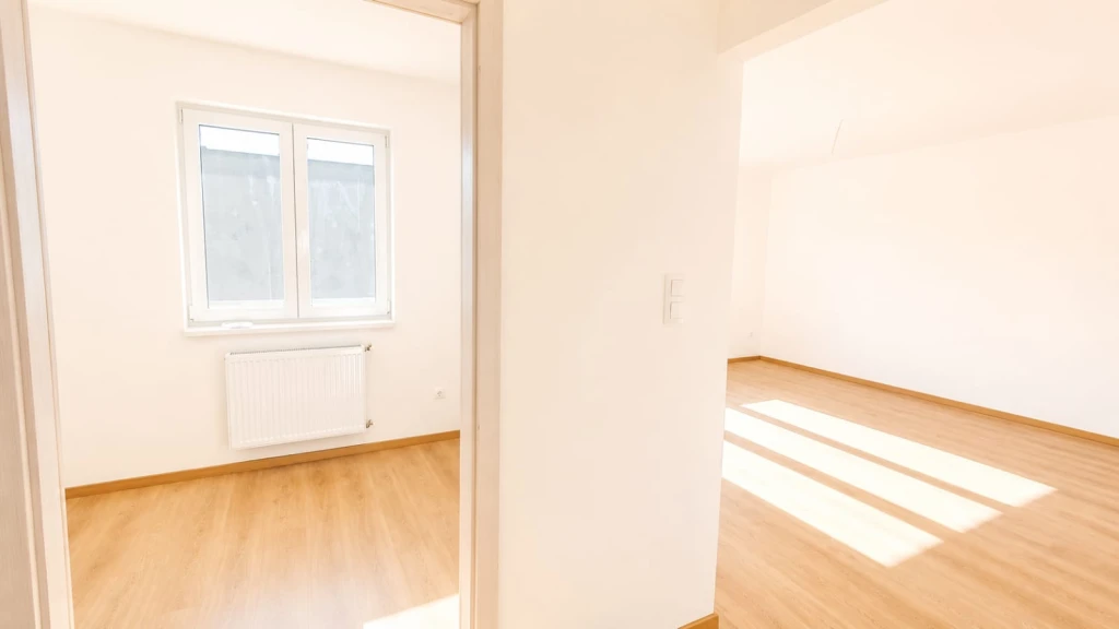 RÓZSADOMBI, RÉSZPANORÁMÁS, FRISSEN FELÚJÍTOTT LAKÁS ELADÓ!