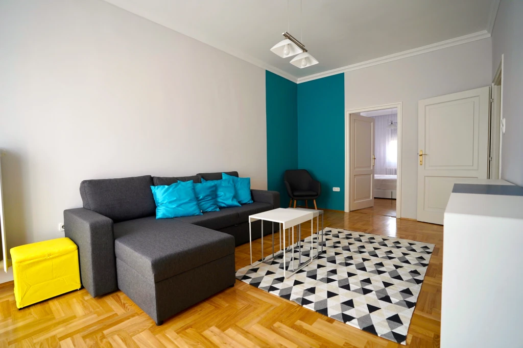 Debrecen belvárosában 1  szobás + nappali lakás kiadó!