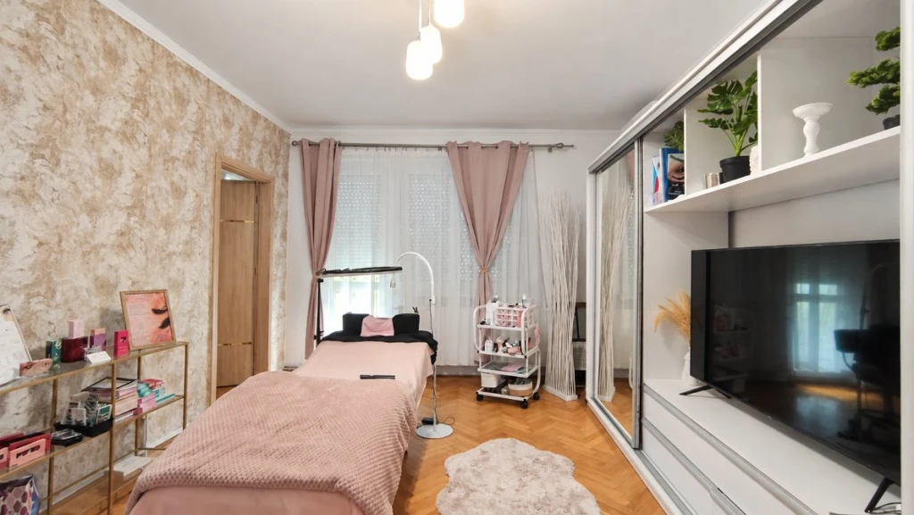 BEFEKTETÉS, VÁLLALKOZÁS VAGY SAJÁT OTTHON – EGY INGATLAN, TÖBB LEHETŐSÉG!