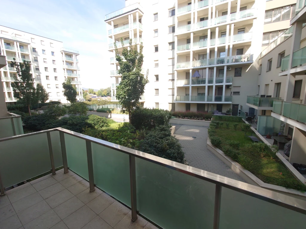 DUNA-PARTI ÉLETÉRZÉS A MARINA PARTON – 3 SZOBÁS, AZONNAL KÖLTÖZHETŐ LAKÁS