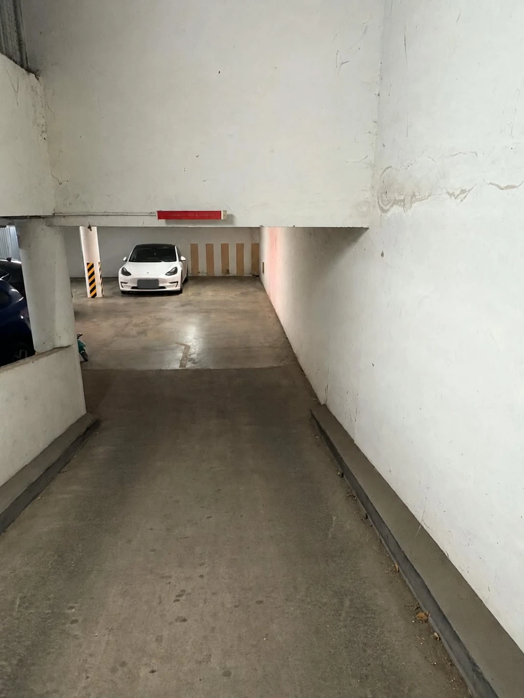 ELADÓ MÉLYGARÁZS-BEÁLLÓ A XIII. KERÜLETBEN, A KEREKES UTCÁBAN!