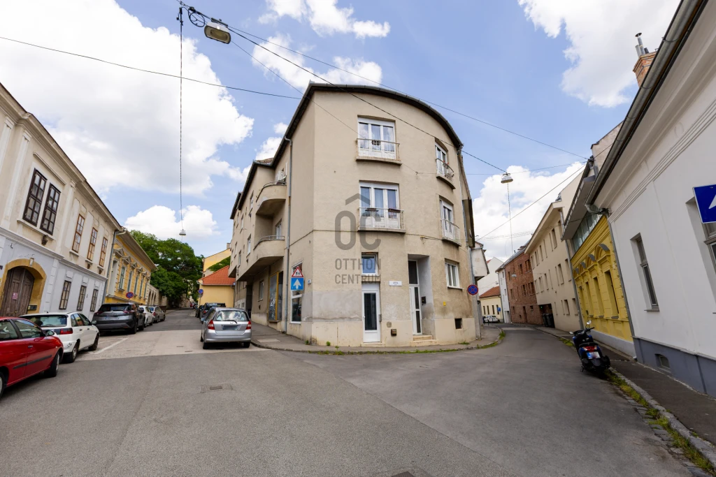 Eladó téglalakás, Pécs, Belváros