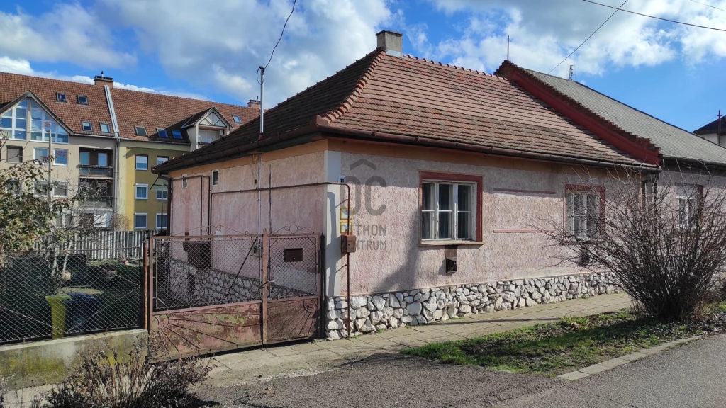 c3-1-name c2-1-name, Eger, Lajosváros