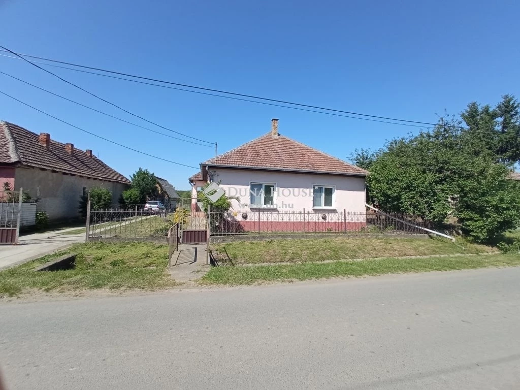 Eladó ház, Ricse