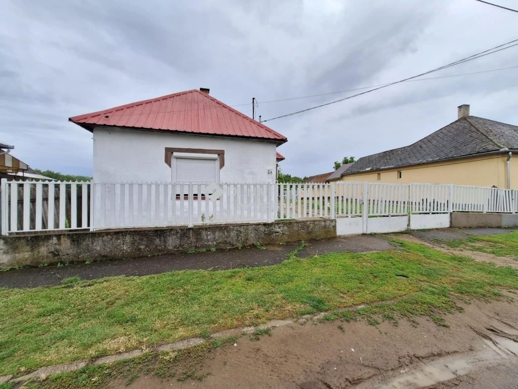 For sale house, Kisvarsány
