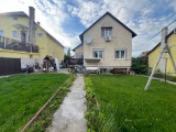POMÁZON ELADÓ EGY 140 M2-ES, KÉTGENERÁCIÓS CSALÁDI HÁZ TERASSZAL, NAGY PINCÉVEL, FEDETT AUTÓBEÁLLÓVAL ÉS SOK-SOK TÁROLÓVAL