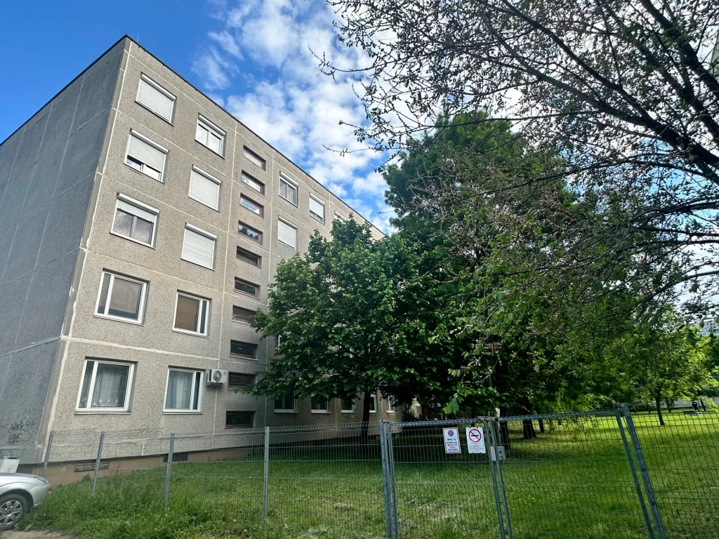 ALAKÍTSD KI ÁLMAID OTTHONÁT AZ ÚJLAK UTCÁBAN! 3 SZOBÁS ERKÉLYES LAKÁS KERESI ÚJ TULAJDONOSÁT!