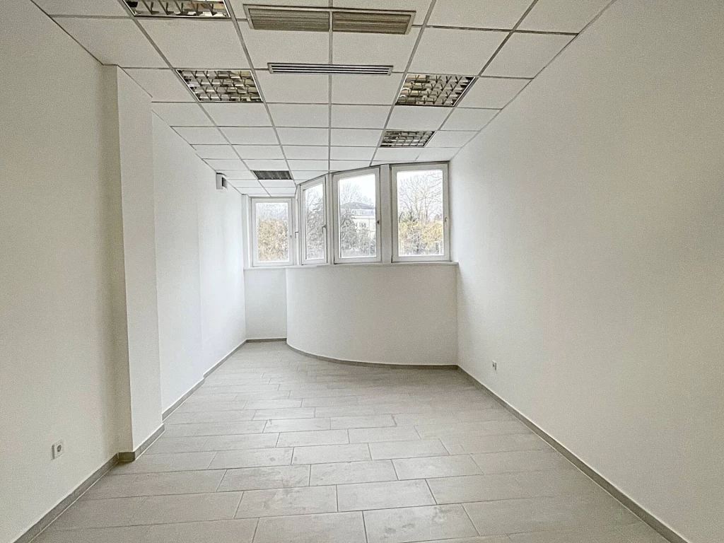 KIADÓ EXKLUZÍV ÜZLETHELYISÉG A BUDAGYÖNGYE BEVÁSÁRLÓKÖZPONTBAN!