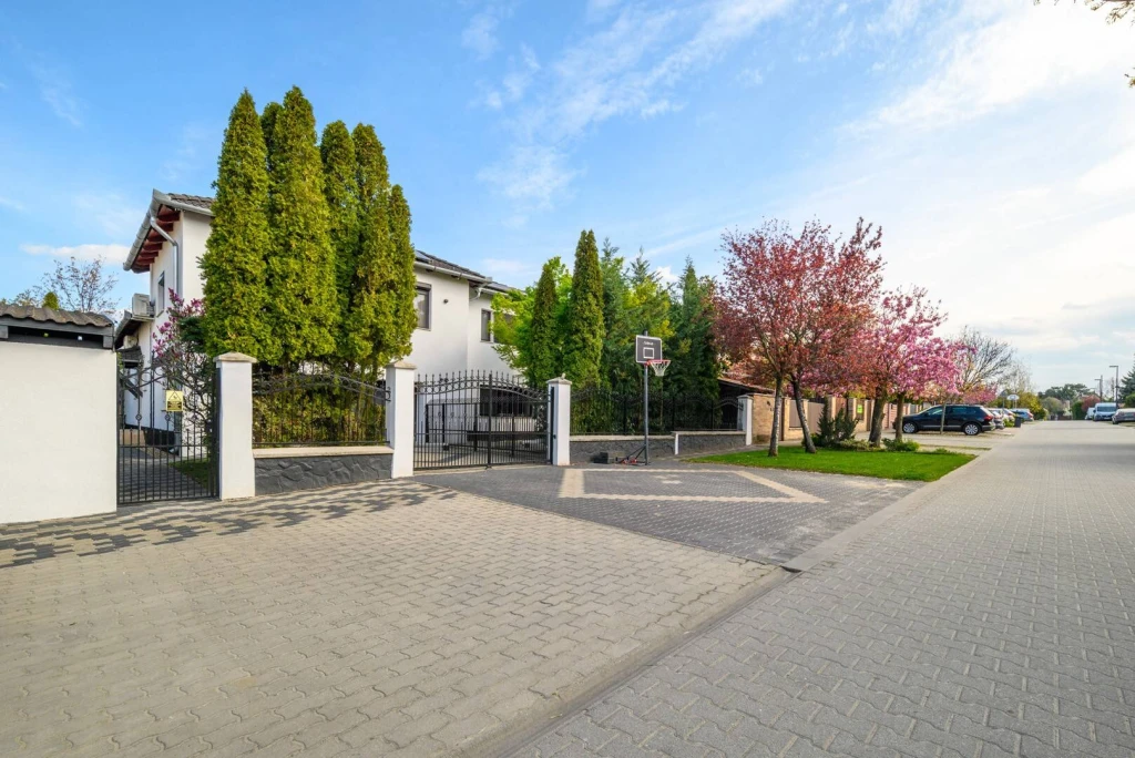 PRÉMIUM OTTHON DUNAKESZI EGYIK LEGKEDVELTEBB LAKÓPARKJÁBAN! ÍZLÉSES, IGÉNYES,KÉNYELMES-IDE JÓ HAZAJÖNNI...