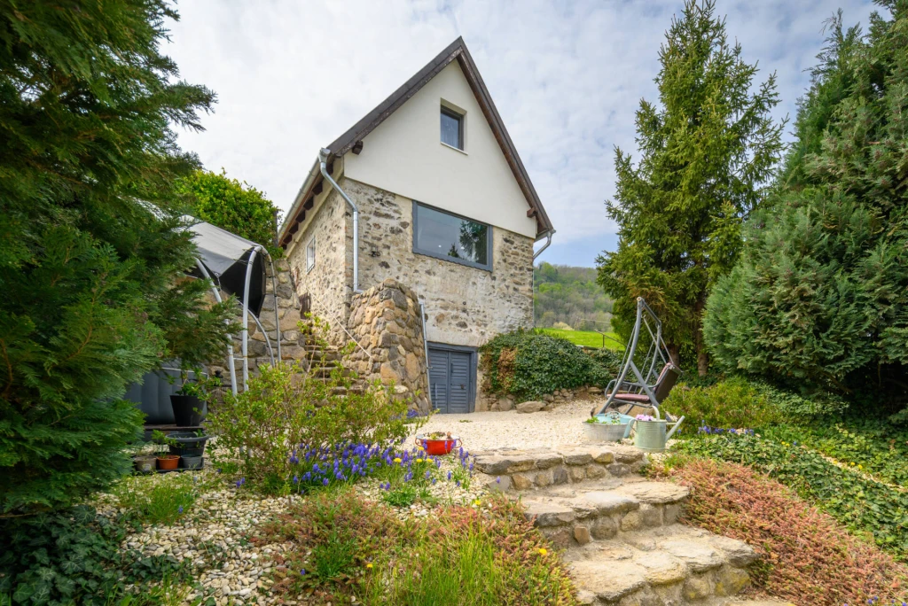 SOMLÓHEGY EGYIK LEGKÜLÖNLEGESEBB GYÖNGYSZEME ELADÓ-AHOL A PANORÁMA ÖRÖK, AZ ÉLMÉNY PEDIG FELEJTHETETLEN!