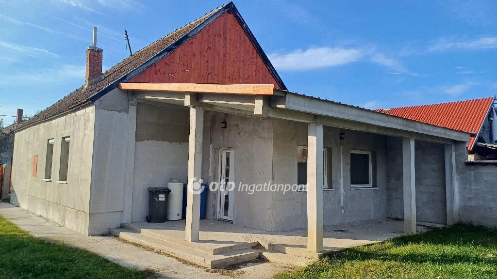 For sale house, Bezi