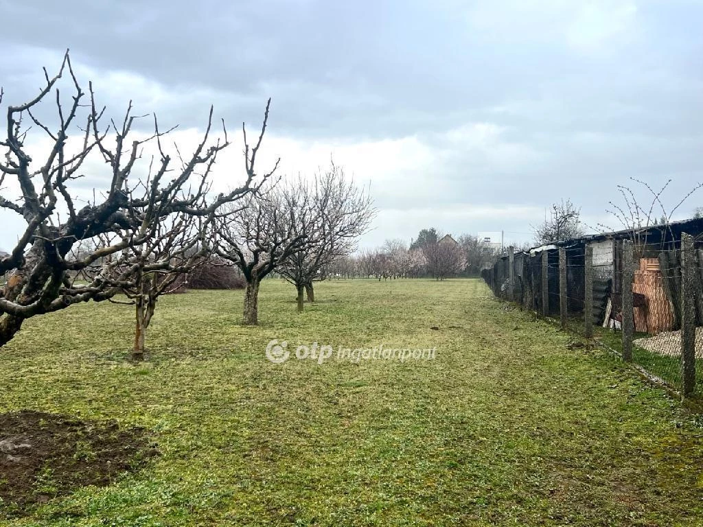 Eladó Telek, Győrújbarát