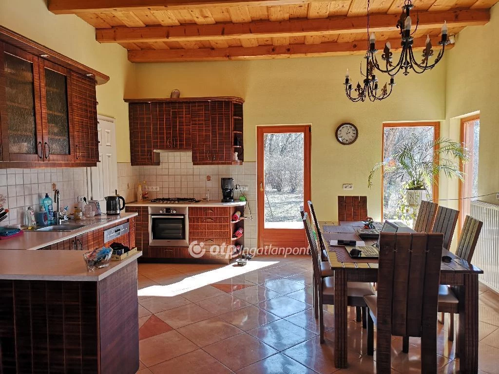 Eladó Ház, Takácsi